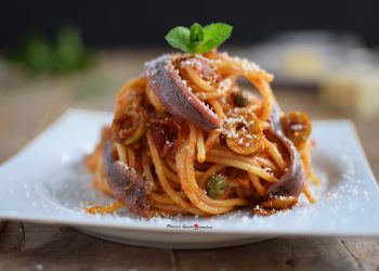 Espaguetis a la puttanesca receta